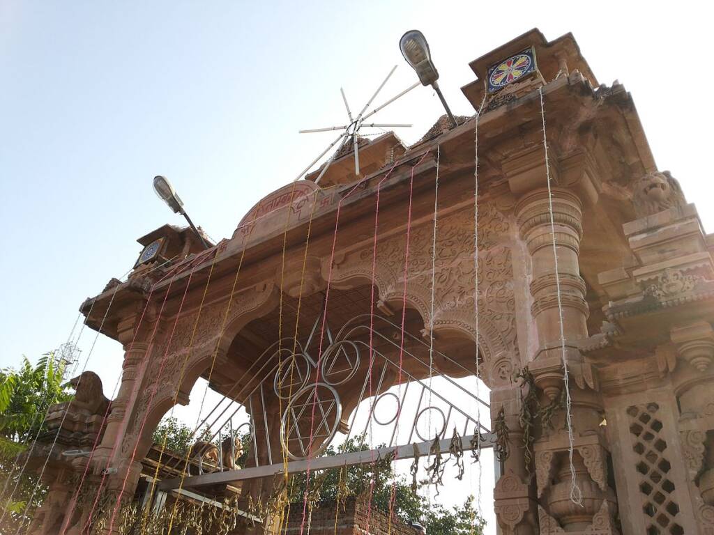 1200px Pitambara Peeth temple Datia